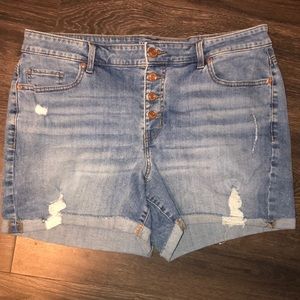 Maurices button fly Jean shorts. Size 18.